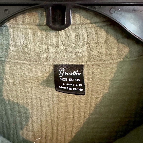 Greathe Button Up Size L - Picture 3 of 3